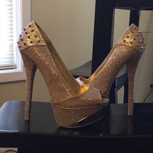 Heels - Picture 1 of 3